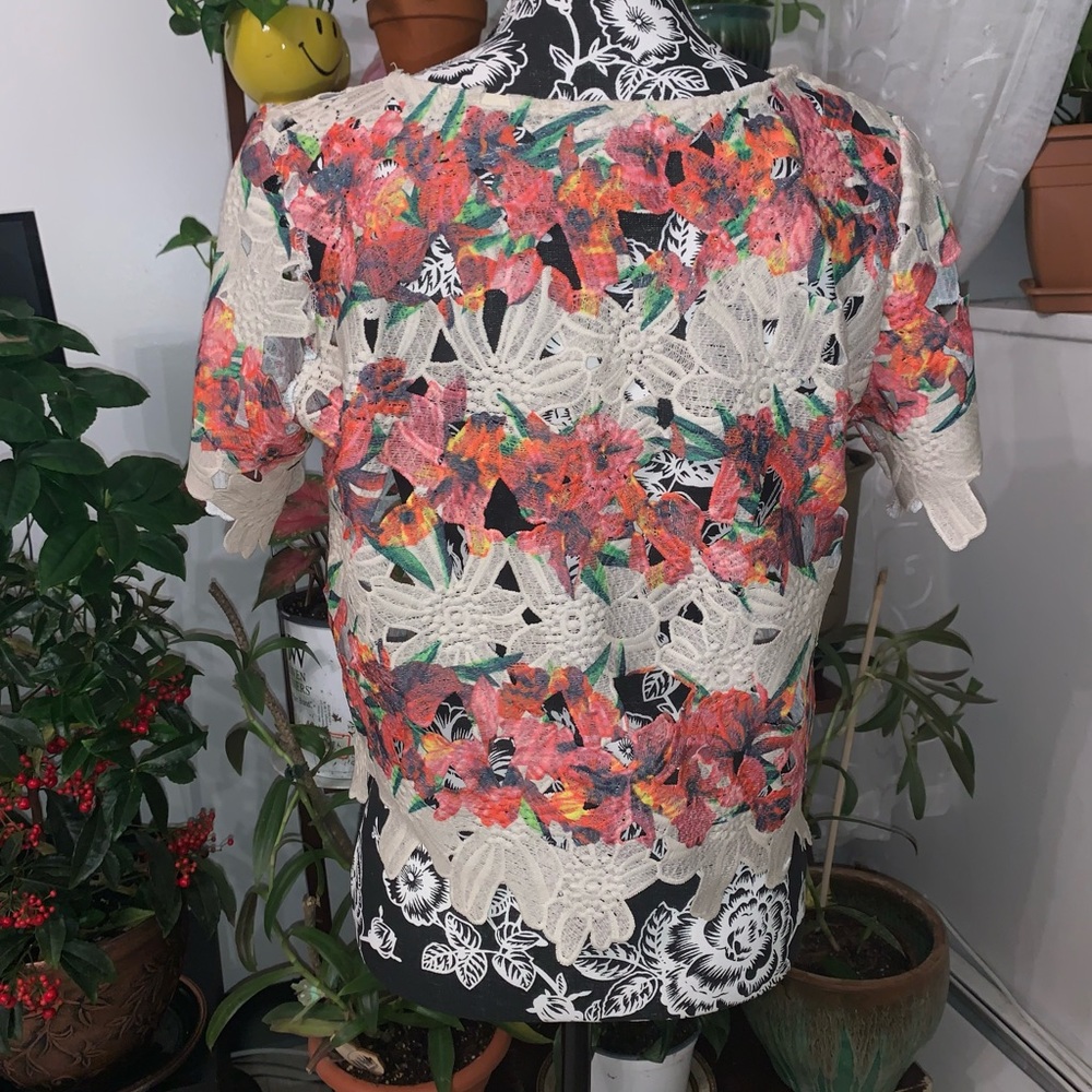 Love Riche Floral Top - Picture 2 of 3